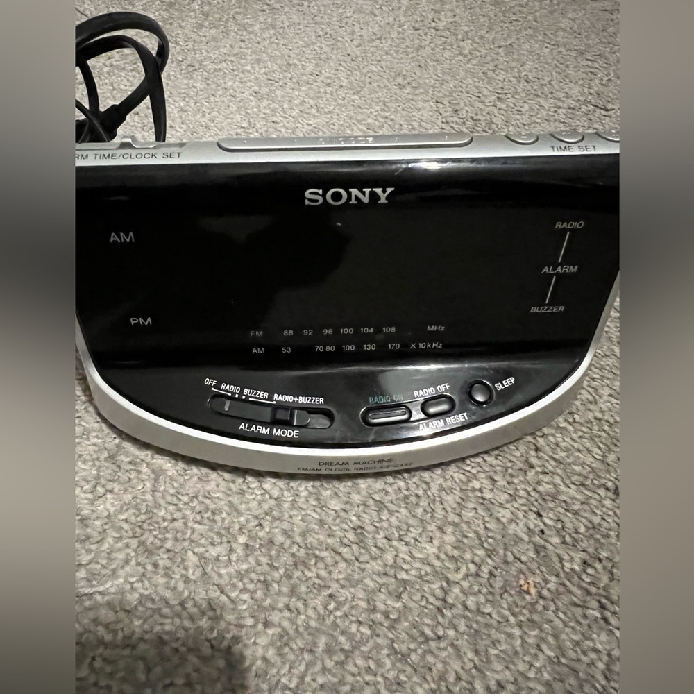 Sony Clock Radio - Picture 2 of 5